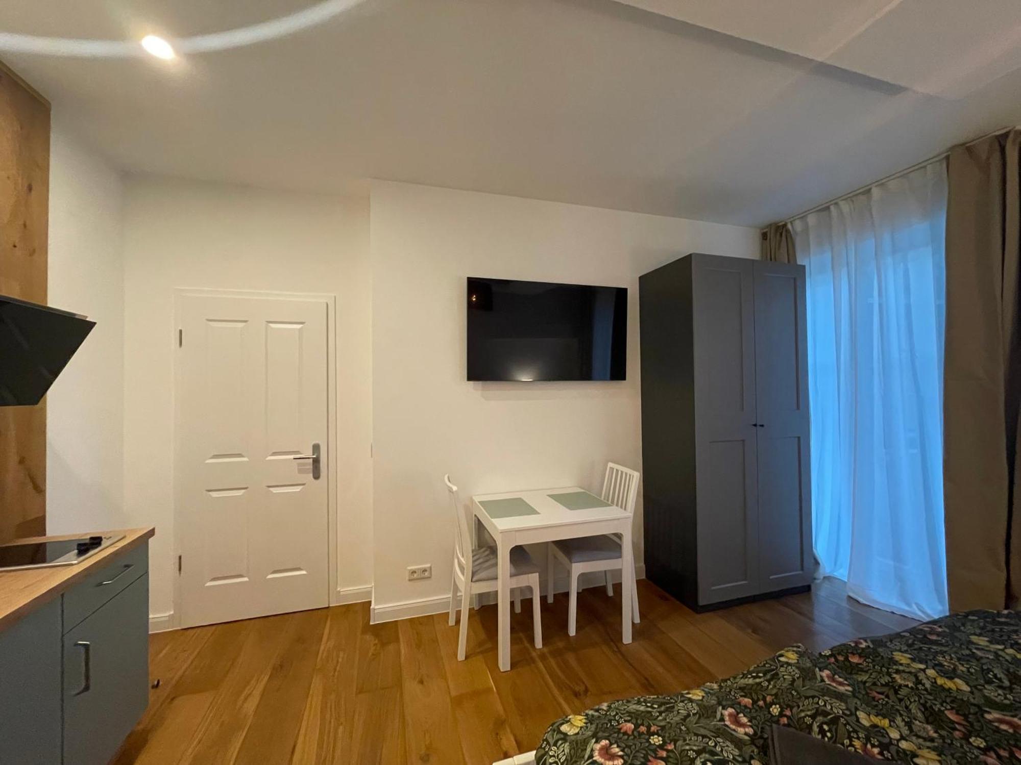 Boutique Hotel Pension Luisengruen Kueche 1Gbs Wlan Netflix Disney Magentatv Chemnitz Exteriör bild