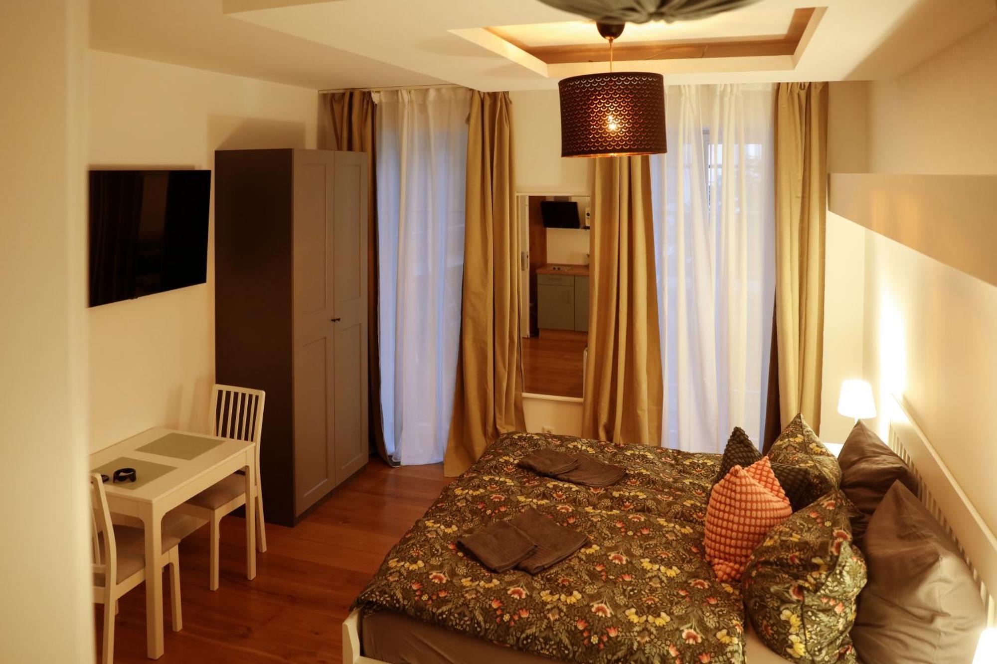 Boutique Hotel Pension Luisengruen Kueche 1Gbs Wlan Netflix Disney Magentatv Chemnitz Exteriör bild